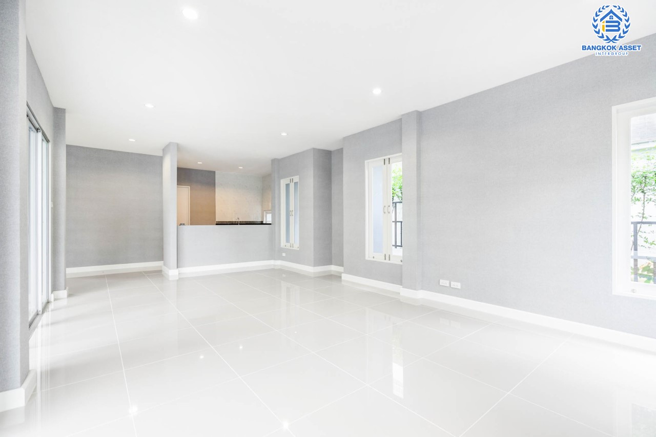 บ้านมือสองตกแต่งใหม่ ม.โนเบิล วานา วัชรพล ดีไซน์สุดโดดเด่น เนื้อที่ 65.6 ตร.ว. ฟังก์ชันจัดเต็ม 3 ห้องนอน 4 ห้องน้ำ 1 ห้องแม่บ้าน จอดรถได้ 2 คัน บนทำเลเดินทางสะดวก ใกล้เซ็นทรัลรามอินทรา, ห้าแยกวัชรพล, จุดขึ้นทางด่วน "ฉลองรัช" และรถไฟฟ้าสายสีชมพู "สถานีวัชรพล"...